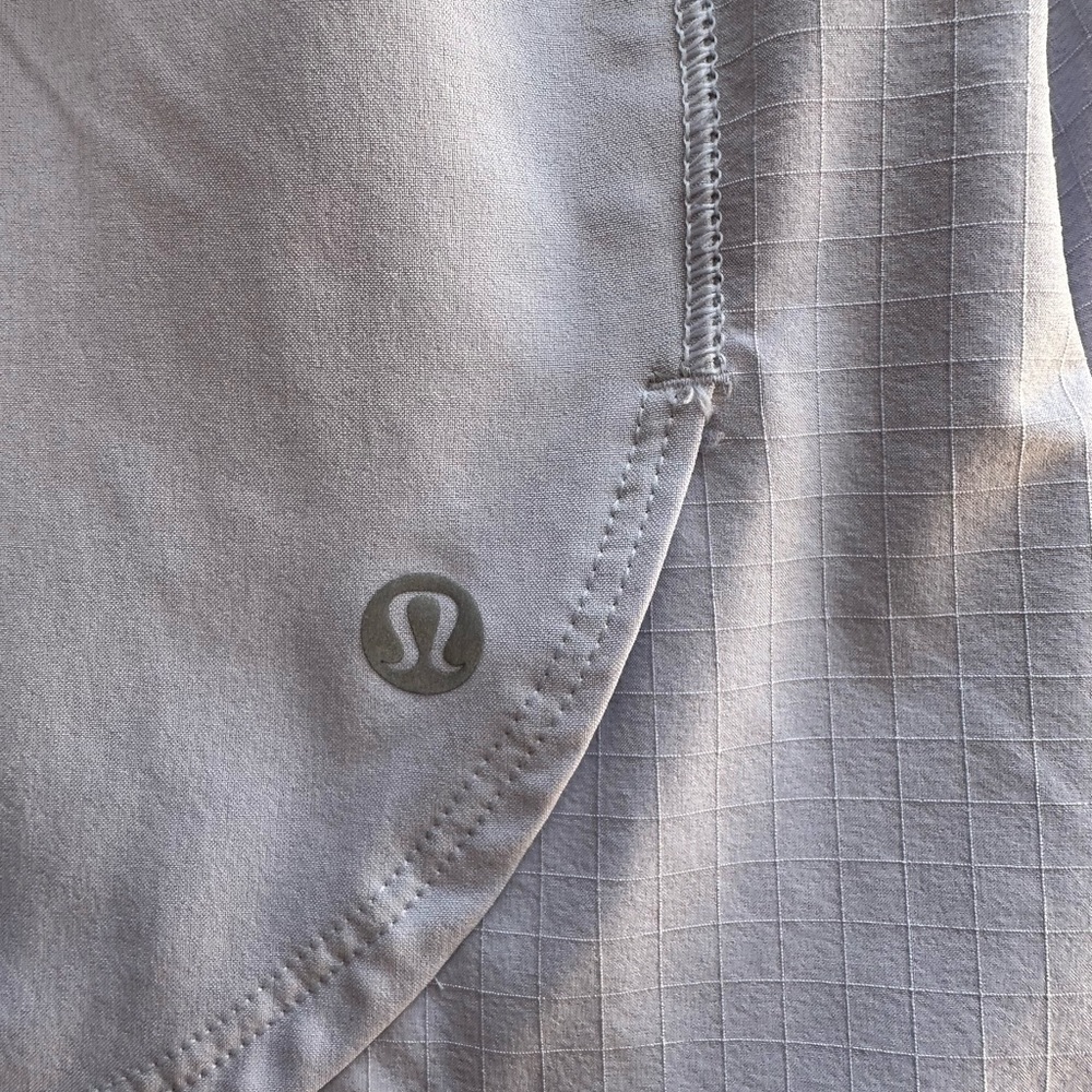 Lululemon Athletica Lightweight Strech  Top Women's Light Blue Short Sleeve Sz 4 - Picture 7 of 9